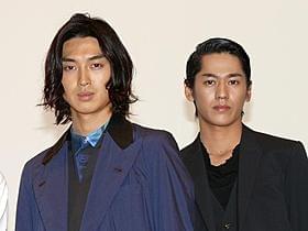 初日舞台挨拶に立った松田翔太、永山絢斗「ハードロマンチッカー」