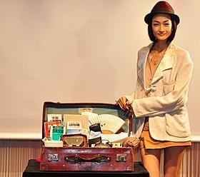 寅さん風ファッションの冨永愛「男はつらいよ」