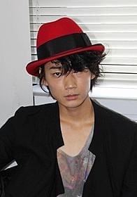 自らの成長を語った綾野剛「孤独な惑星」