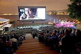 沖縄でも屋外上映が実現する(写真はチューリッヒでの屋外上映)「さや侍」