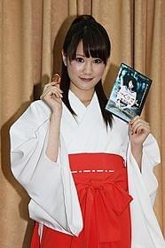 巫女姿で登場した鈴木まりや「こっくりさん 劇場版」