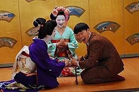 阿部サダヲが舞妓好きなサラリーマンに「舞妓Haaaan!!!」「オーストラリア」