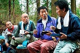 映画出演を報告する克彦(役所広司)「キツツキと雨」