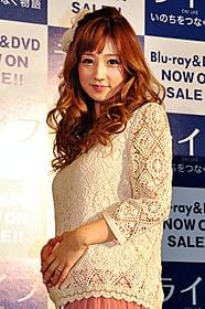 ゆうこりんもすっかりママの顔「ライフ いのちをつなぐ物語」