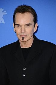 アンジーの監督デビューに触発されたか?「狂っちゃいないぜ」
