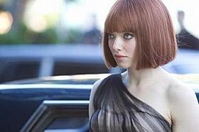 篠田が吹き替えをする大富豪の娘シルビア(アマンダ・セイフライド)「TIME タイム」