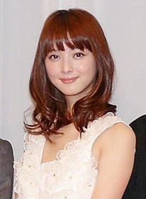 “モテない女”役を演じる佐々木希