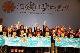 授賞式で全員登壇したボランティアの皆さん「アーティスト」