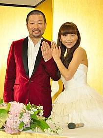 結婚を発表した木村祐一と西方凌「ニセ札」