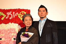 笑顔を浮かべる樹木希林と本木雅弘「わが母の記」