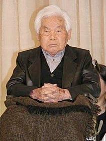 昨年12月「新藤兼人賞」の授賞式に出席した新藤監督「一枚のハガキ」