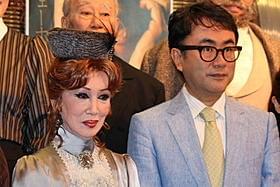 公開舞台稽古に登場した浅丘ルリ子と三谷幸喜