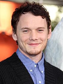 イケメン若手俳優アントン・イェルチン「フライトナイト 恐怖の夜」