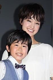恋人役を演じる鈴木福と剛力彩芽「マクダルのカンフーようちえん」