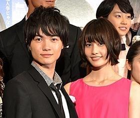 舞台挨拶に登壇した神木隆之介と橋本愛「桐島、部活やめるってよ」