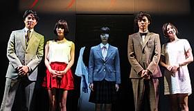 貞子と記念撮影を行った「アナザー」キャスト陣「Another アナザー」