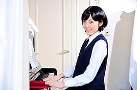 本編でピアノの演奏も披露する松井咲子「ビンゴ」