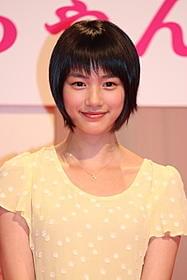 連続テレビ小説「あまちゃん」の ヒロインに抜てきされた能年玲奈「カラスの親指」