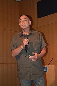アフリカの実情を交えながら作品 について熱弁をふるった大津司郎氏「マシンガン・プリーチャー」