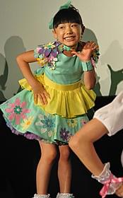初日挨拶でダンスを披露した芦田愛菜ちゃん「映画ジュエルペット スウィーツダンスプリンセス」