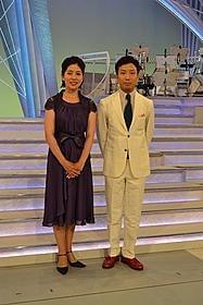 司会を務める市川猿之助と黒崎めぐみアナ