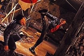 チュート徳井が体をはった熱演を見せる「莫逆家族 バクギャクファミーリア」