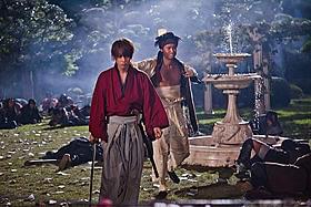 剣心(佐藤健)と左之助(青木崇高)「オロ」