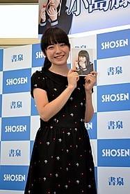 ニッコリほほ笑む小島藤子