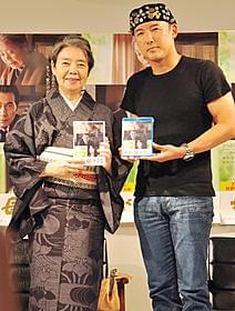「わが母の記」DVDをPRする樹木希林と山本太郎「わが母の記」