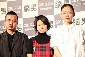 連続爆弾魔役を演じる二階堂ふみ(中央)「脳男」