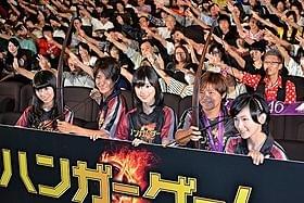 (左から)桜井玲香、近賀ゆかり選手、 生田絵梨花、大野忍選手、生駒里奈「ハンガー・ゲーム」