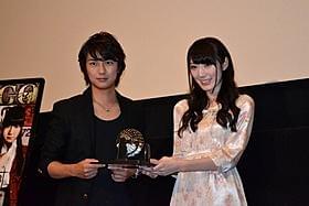 「ビンゴ」公開に笑みを浮かべる 松井咲子と清水一希「ビンゴ」