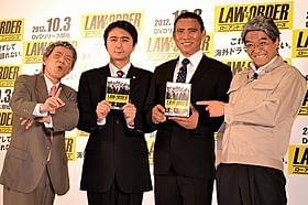 新作コントを披露した「ザ・ニュースペーパー」