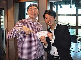 丸岡いずみキャスターからのラブレターを 初披露した映画コメンテーター有村昆(右)