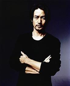 アミタマリ氏が撮り下ろした竹野内豊のカレンダー