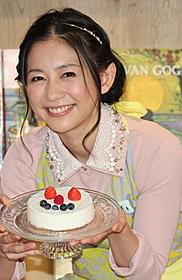 自作のヨーグルトケーキを披露した関根麻里「体脂肪計タニタの社員食堂」