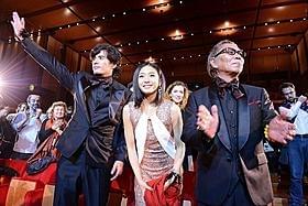 ローマのファンから大歓迎を受けた 伊藤英明、水野絵梨奈、三池崇史監督「悪の教典」
