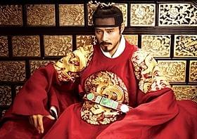 一人二役で時代劇に挑んだイ・ビョンホン「王になった男」