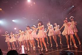 1周年公演でオリジナル曲「初恋バタフライ」を披露するHKT48