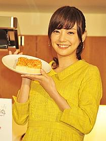 “ズボラ飯”の実演を披露した倉科カナ