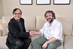 (左より)「ドラゴンクエスト」の堀井雄二と「ホビット」のP・ジャクソン監督「ホビット 思いがけない冒険」