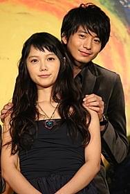 夫婦役を演じた宮崎あおい&向井理「きいろいゾウ」