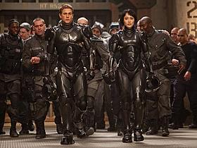 (C)2012 WARNER BROS.ENTERTAINMENT INC. AND LEGENDARY PICTURES FUNDING, LCC「パシフィック・リム」