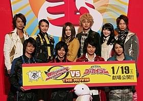 巨大宝船に乗船したキャスト陣「特命戦隊ゴーバスターズVS海賊戦隊ゴーカイジャー THE MOVIE」