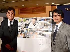 君塚良一監督(左)と亀山千広プロデューサー「遺体 明日への十日間」