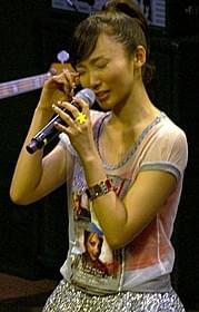 感極まって涙を流す吉木りさ
