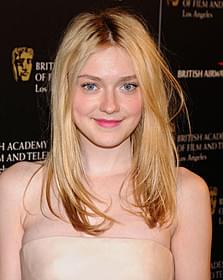 フリンの愛人を演じるダコタ・ファニング「ロビンフッドの冒険」