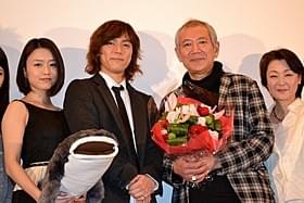 初日を迎えた「ばななとグローブとジンベエザメ」「ばななとグローブとジンベエザメ」