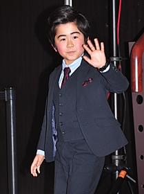 スーツ姿で新作をPRした鈴木福くん「コドモ警察」