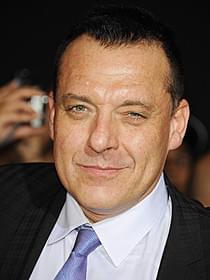 お騒がせ俳優トム・サイズモア「ロックアップ」